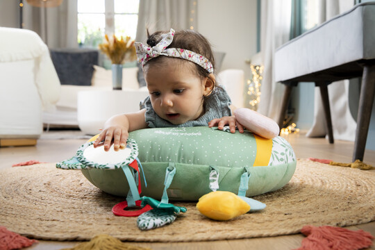Sophie La Girafe Cosy Play Cushion image number 4